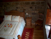 Interior de casa rural en cabaña pasiega para alquilar